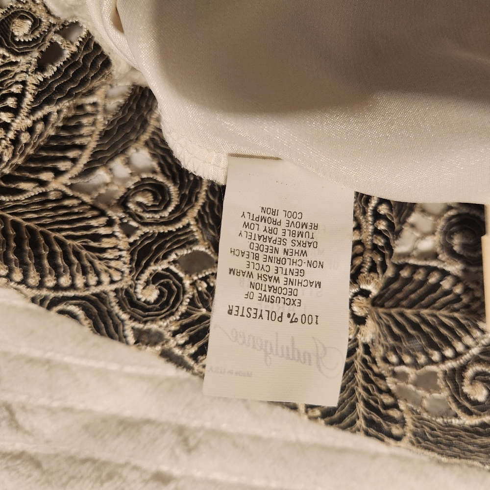 Indulgence Satin Ivory Robe & Pijama dress set Size Large - Picture 10 of 10